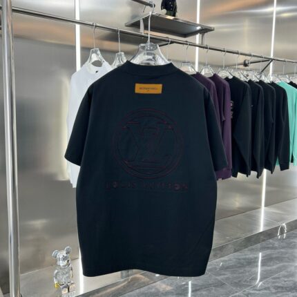 SIGNATURE EMBLEM TEE - Image 5