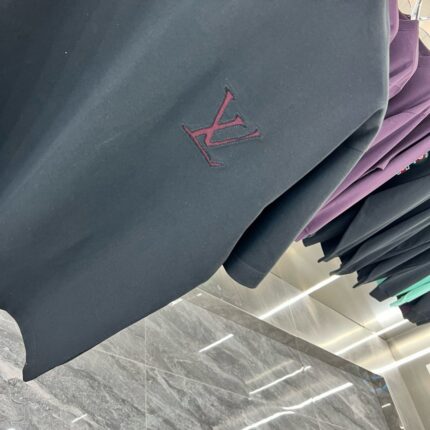 SIGNATURE EMBLEM TEE - Image 6