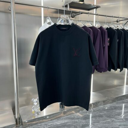 SIGNATURE EMBLEM TEE - Image 10