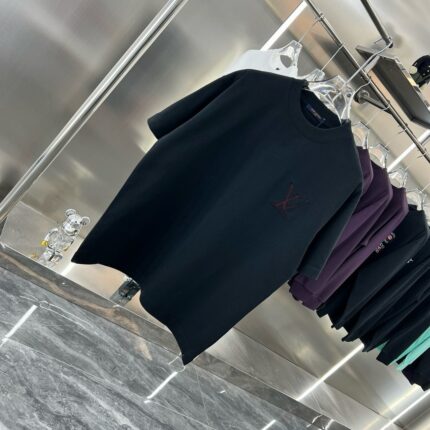 SIGNATURE EMBLEM TEE - Image 11