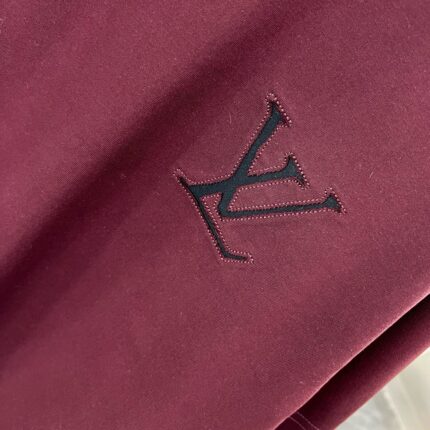 SIGNATURE EMBLEM TEE - Image 12