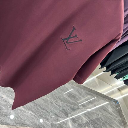 SIGNATURE EMBLEM TEE - Image 13