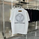 SIGNATURE EMBLEM TEE