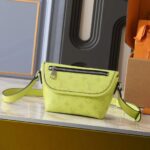 UNISEX NEON PULSE MESSENGER