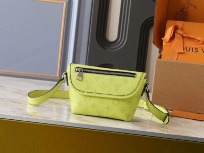 UNISEX NEON PULSE MESSENGER