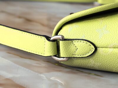UNISEX NEON PULSE MESSENGER - Image 4