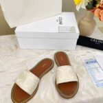 WHITE EMBROIDERED SLIPPER